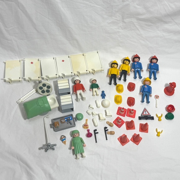 VNTG 1980's Piece Playmobil Doctor & Paramedic Playset with 60+ Pieces! - Picture 9 of 16